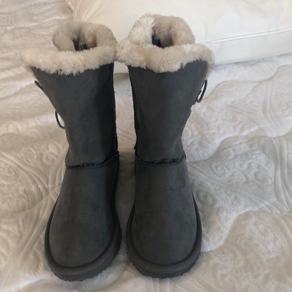 Grey boots - Picture 3 of 3